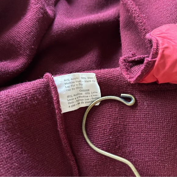 VINTAGE WARREN KNIT MAROON BUTTON DOWN CARDIGAN - Picture 6 of 7